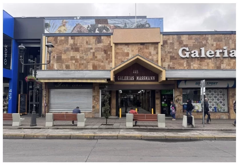 Locales Al Interior De Galería Massmann, Centro De Temuco.